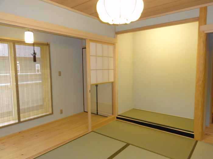 京都北山杉天然絞丸太と本漆塗り床框の和室